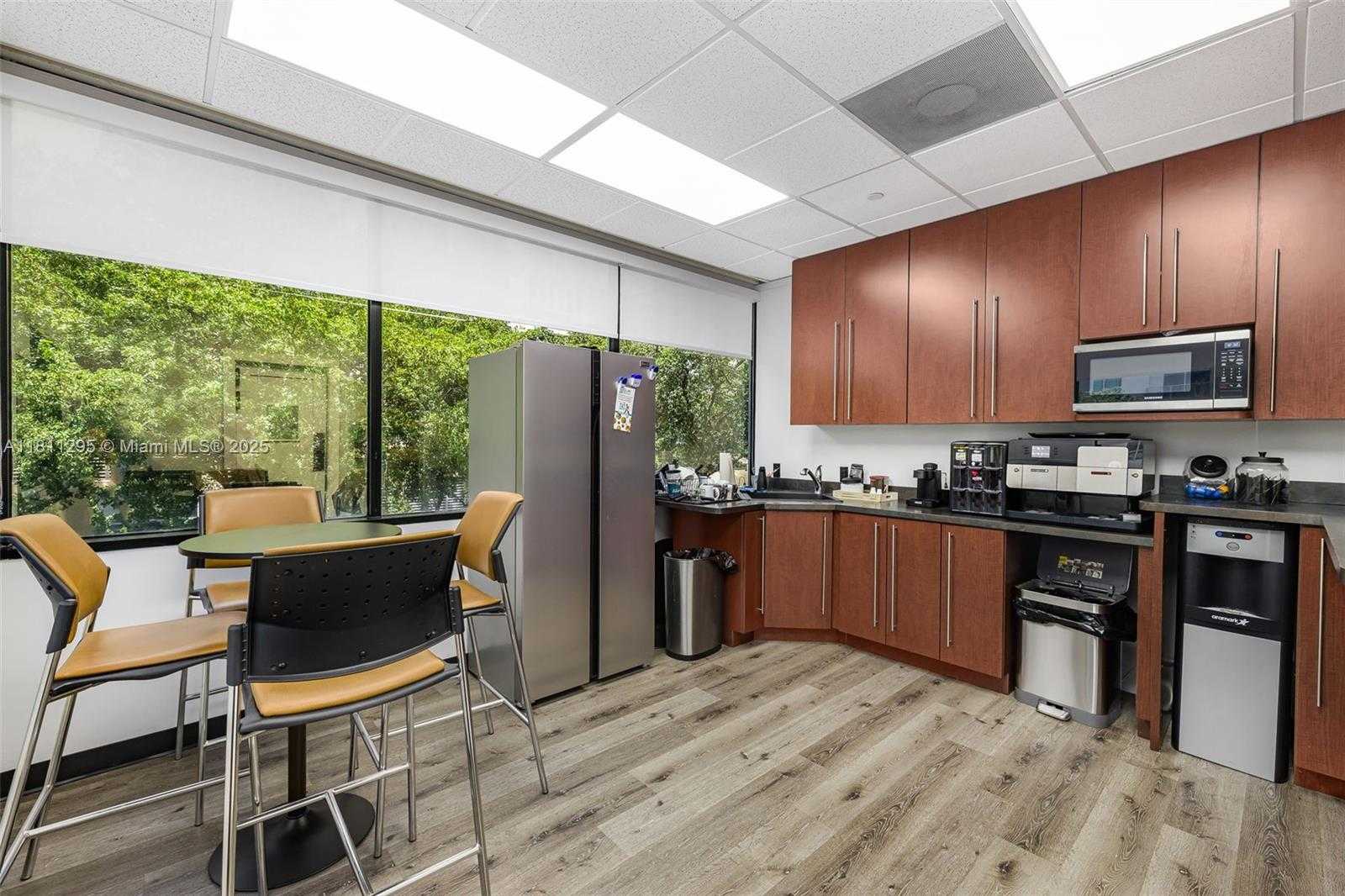 Small Image of 7300 NORTH KENDALL DR, Miami Number 18