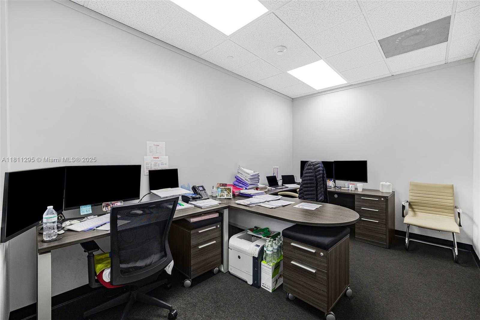 Small Image of 7300 NORTH KENDALL DR, Miami Number 19
