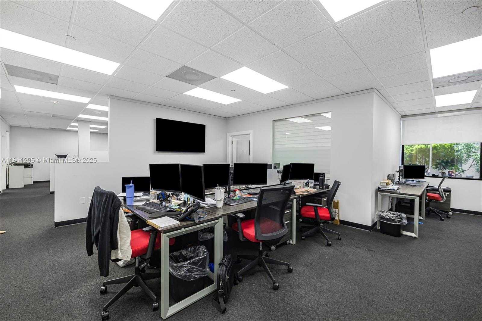Small Image of 7300 NORTH KENDALL DR, Miami Number 5