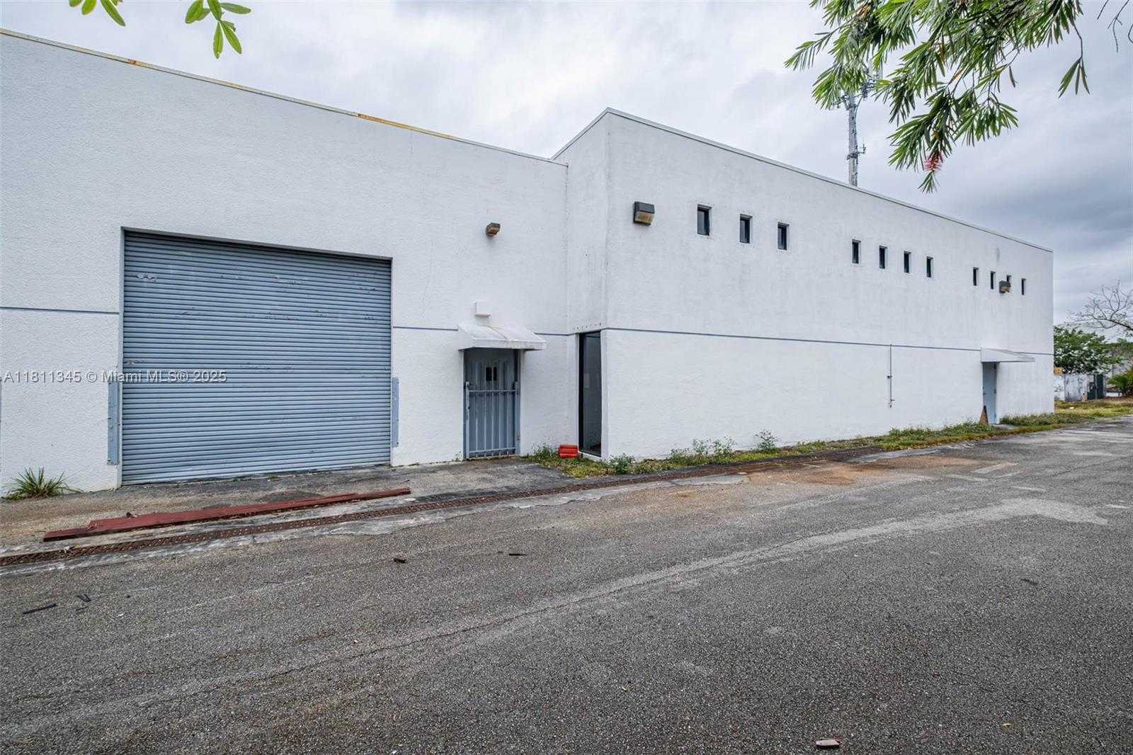 Small Image of 3541 NORTH WEST 53RD ST, Fort Lauderdale Number 2