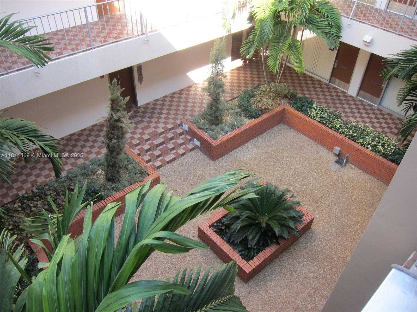 Small Image of Miramar Number 3