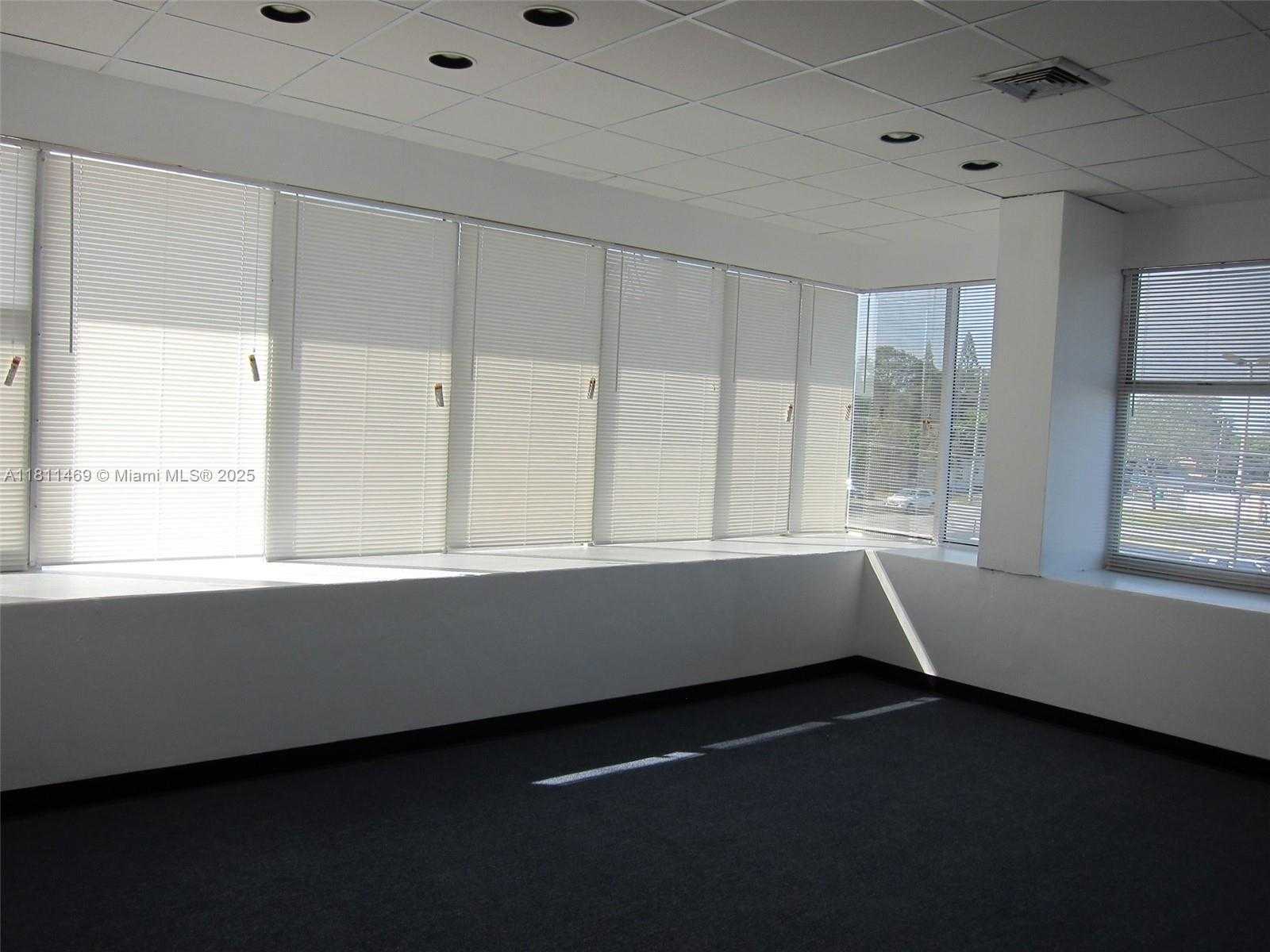 Small Image of Miramar Number 5