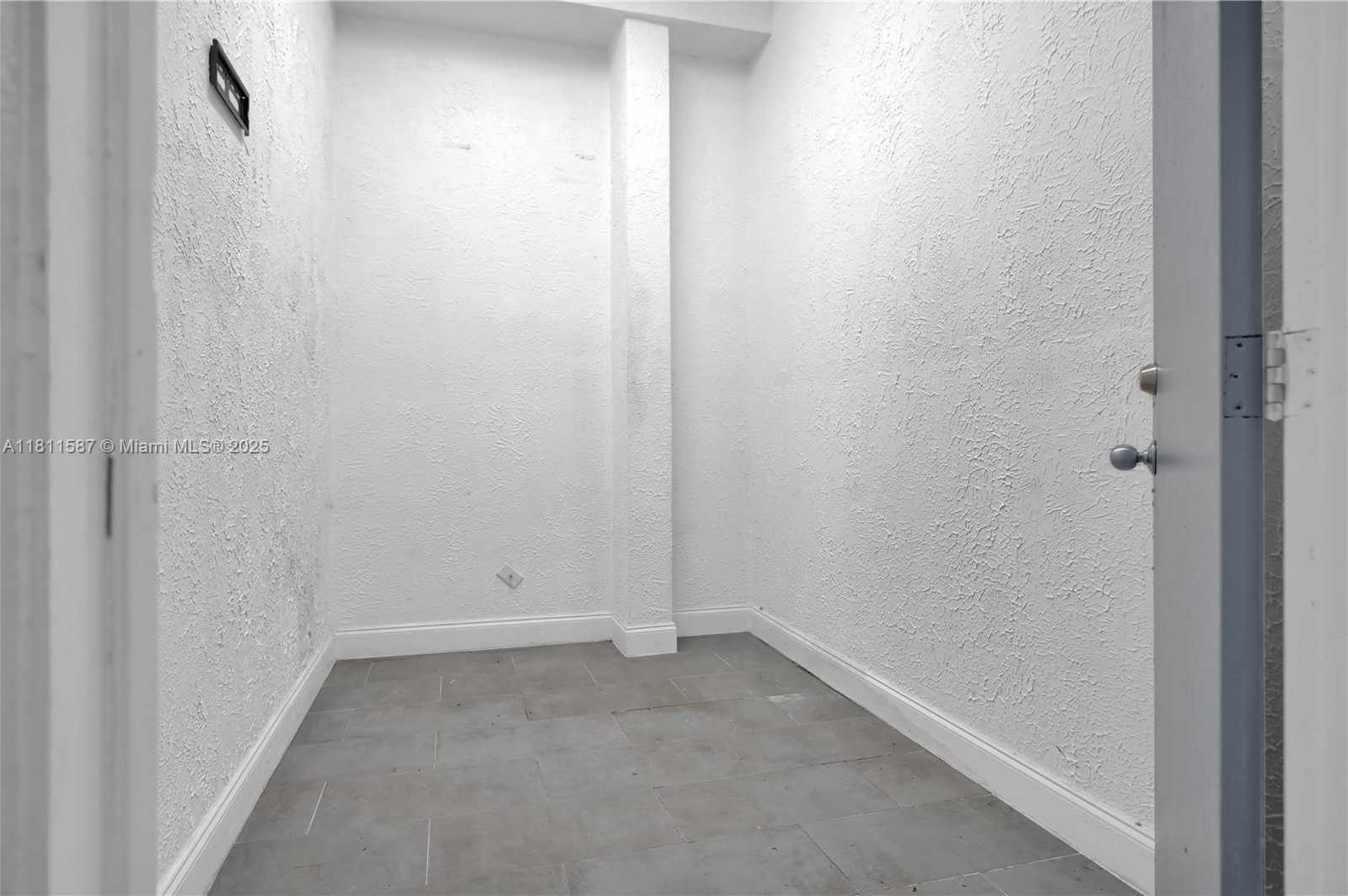 Small Image of 6011 RODMAN ST #107, Hollywood Number 12