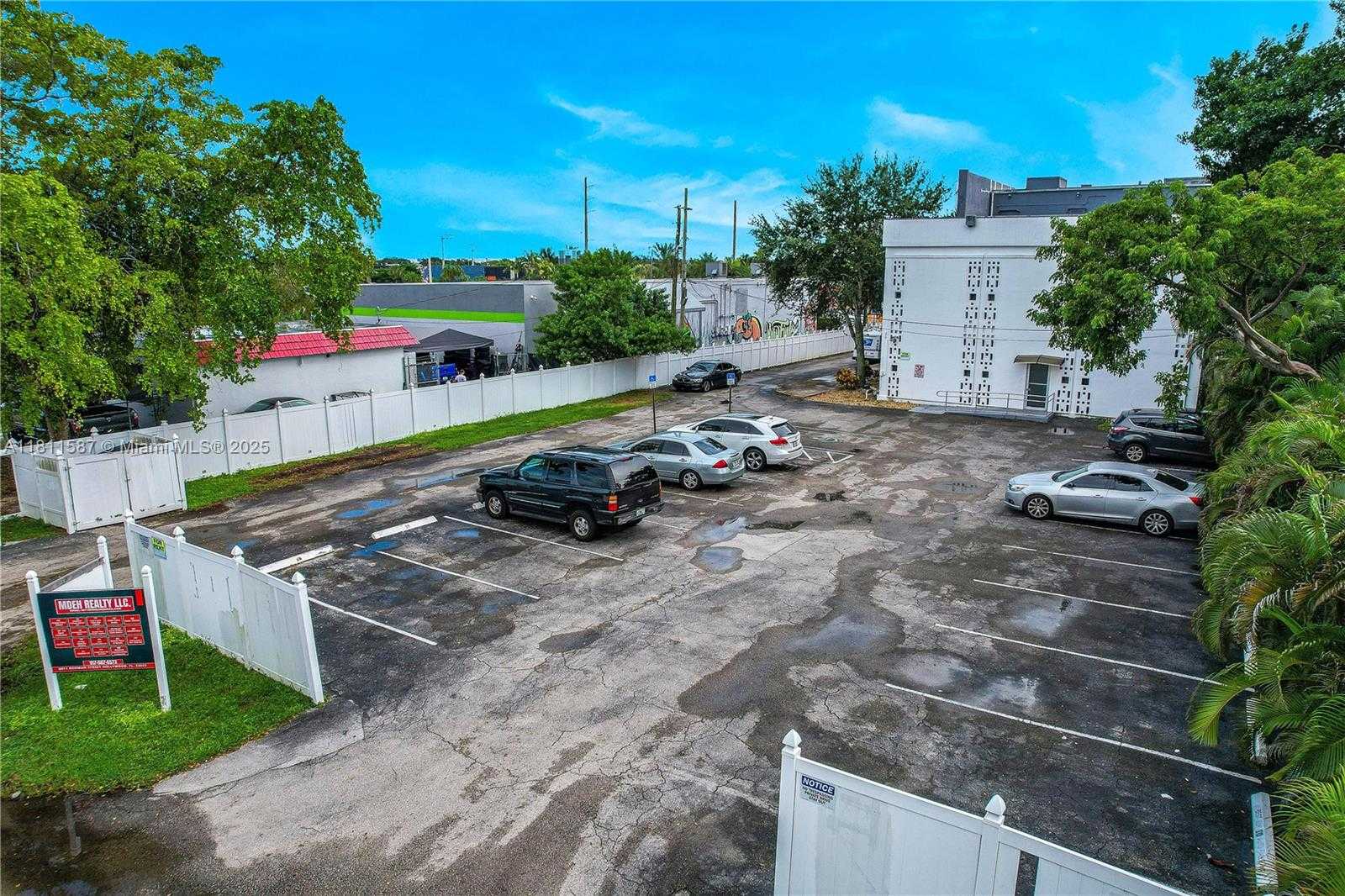 Small Image of 6011 RODMAN ST #107, Hollywood Number 3