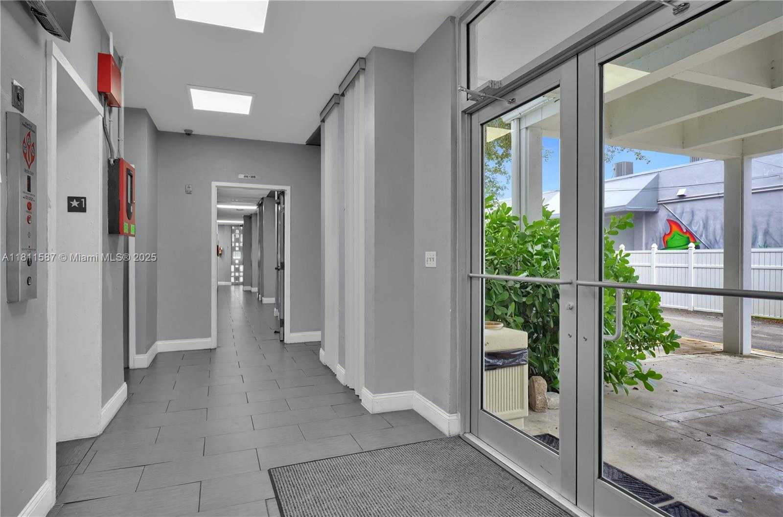 Small Image of 6011 RODMAN ST #107, Hollywood Number 4