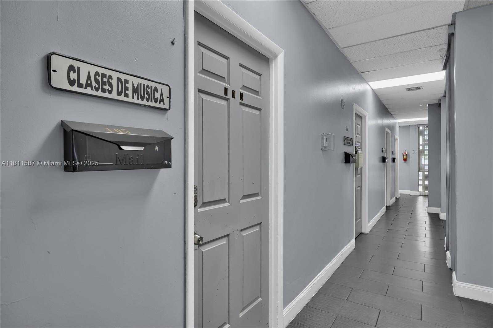 Small Image of 6011 RODMAN ST #107, Hollywood Number 5