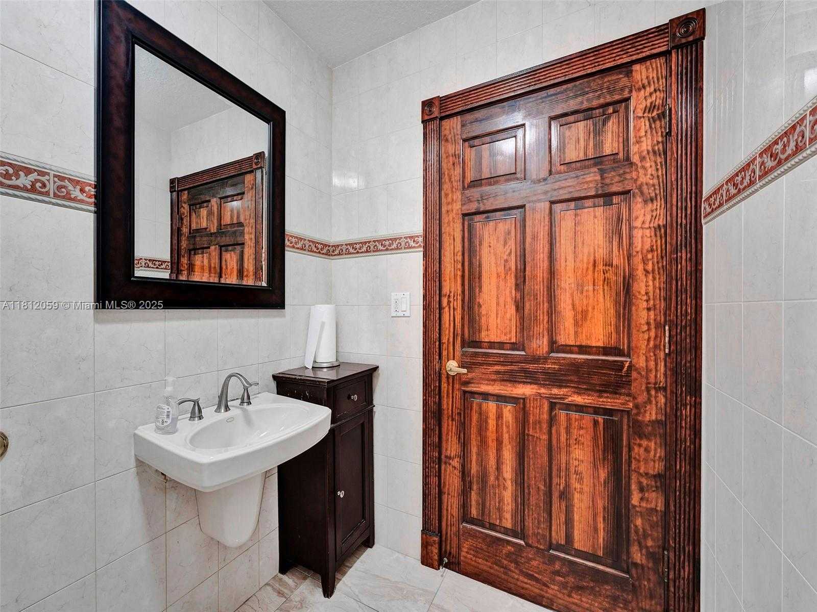 Small Image of 2600 NORTH ANDREWS AVE, Wilton Manors Number 10