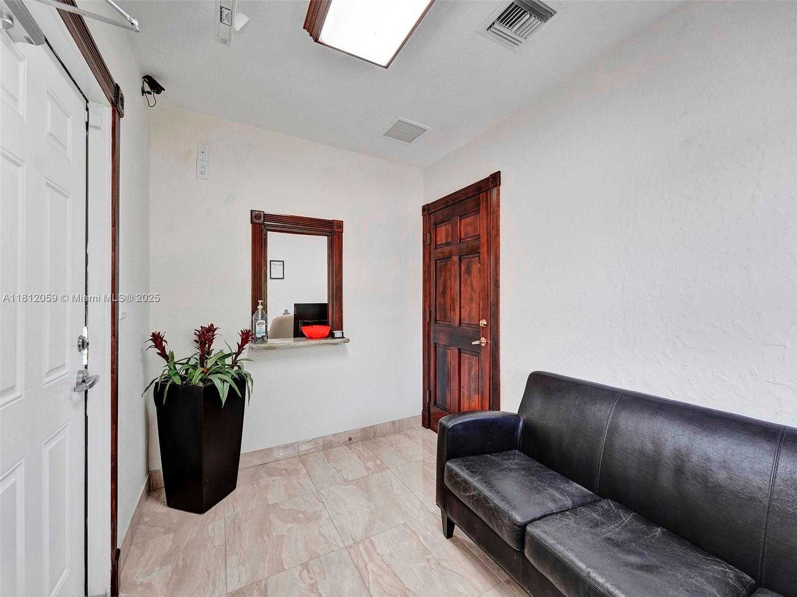Small Image of 2600 NORTH ANDREWS AVE, Wilton Manors Number 13
