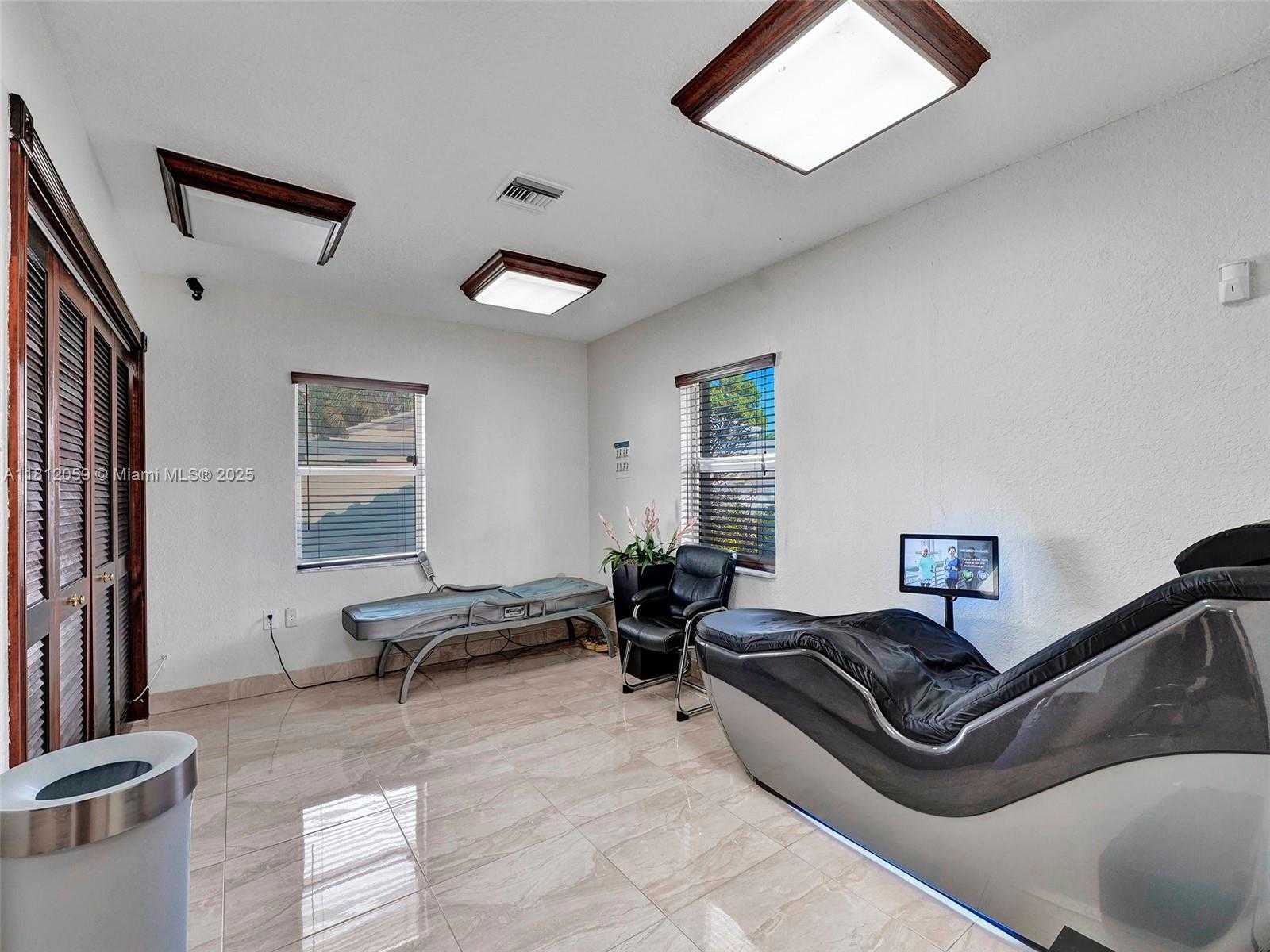 Small Image of 2600 NORTH ANDREWS AVE, Wilton Manors Number 14