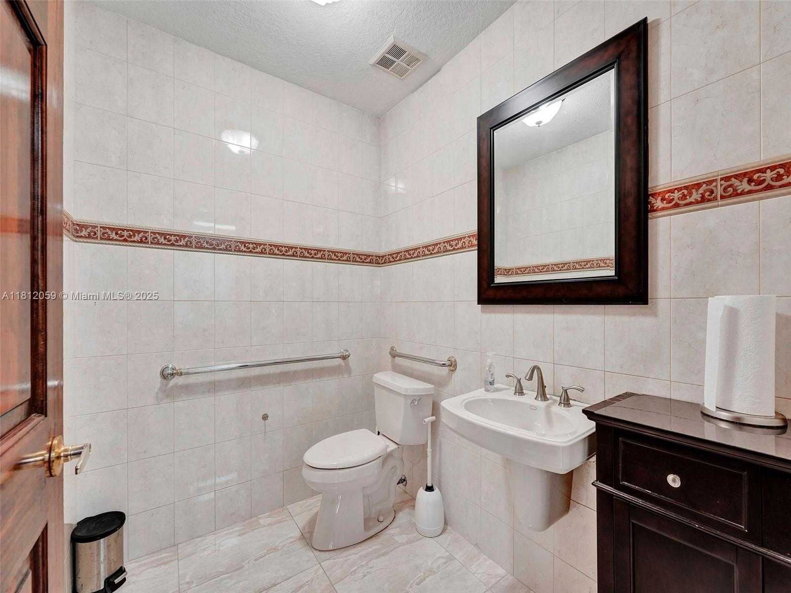 Small Image of 2600 NORTH ANDREWS AVE, Wilton Manors Number 9
