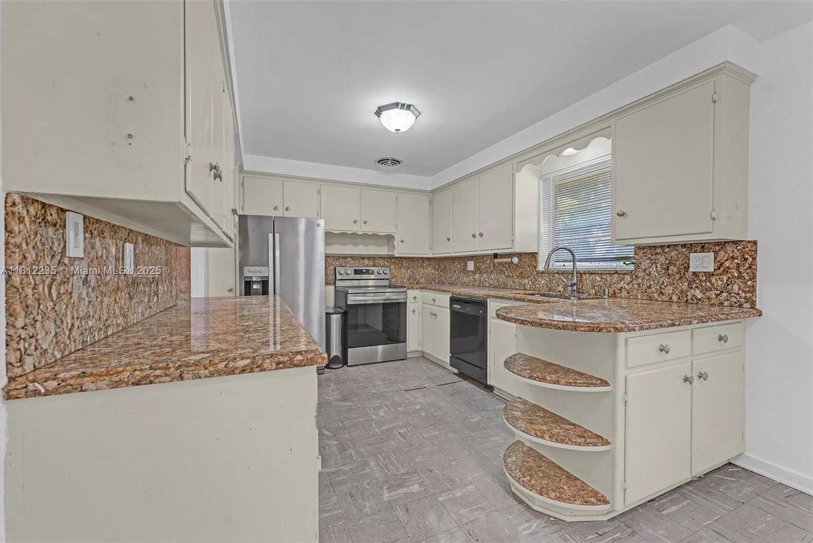 Small Image of 2970 GRIFFIN RD, Dania Beach Number 10