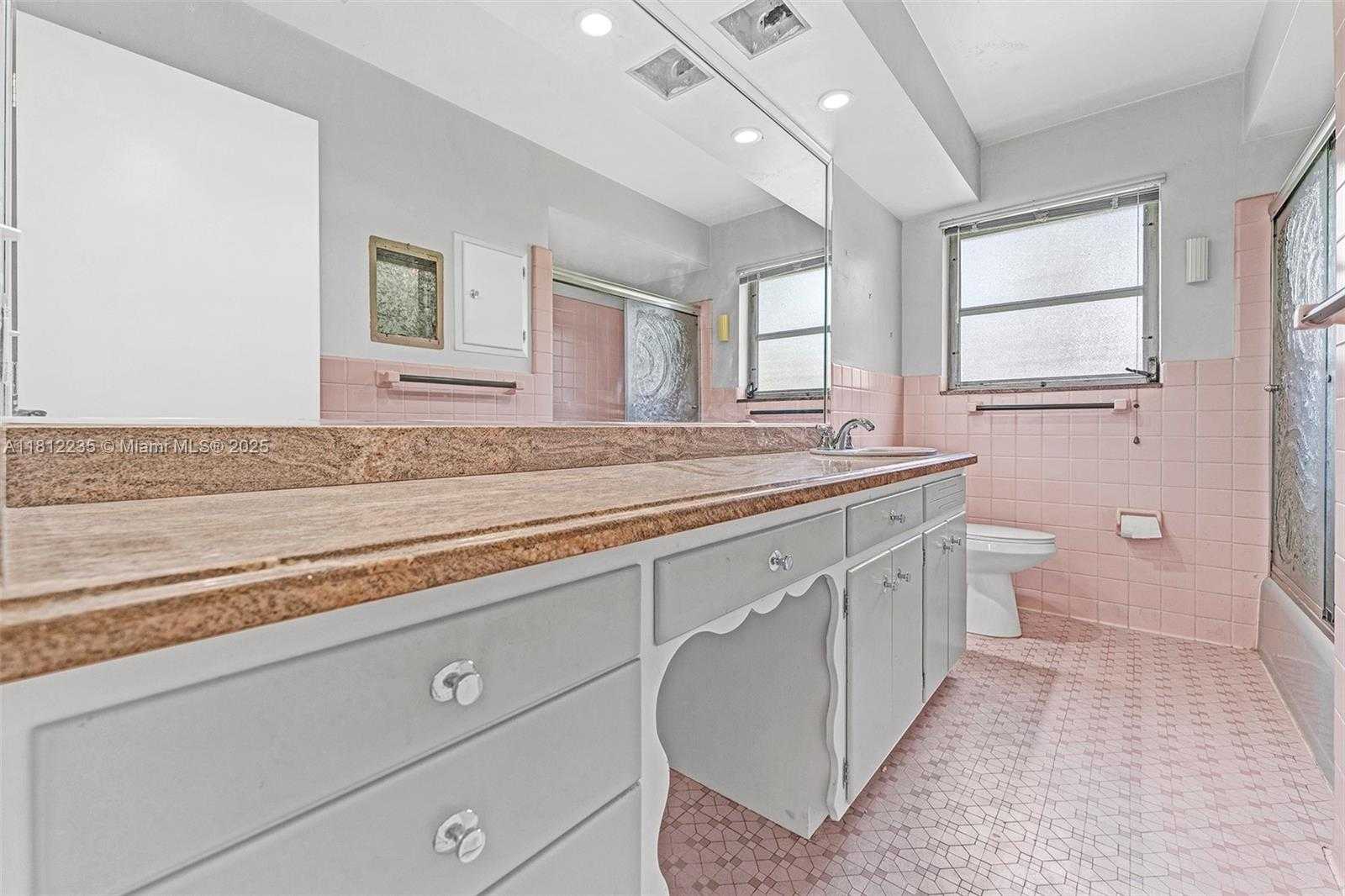 Small Image of 2970 GRIFFIN RD, Dania Beach Number 15