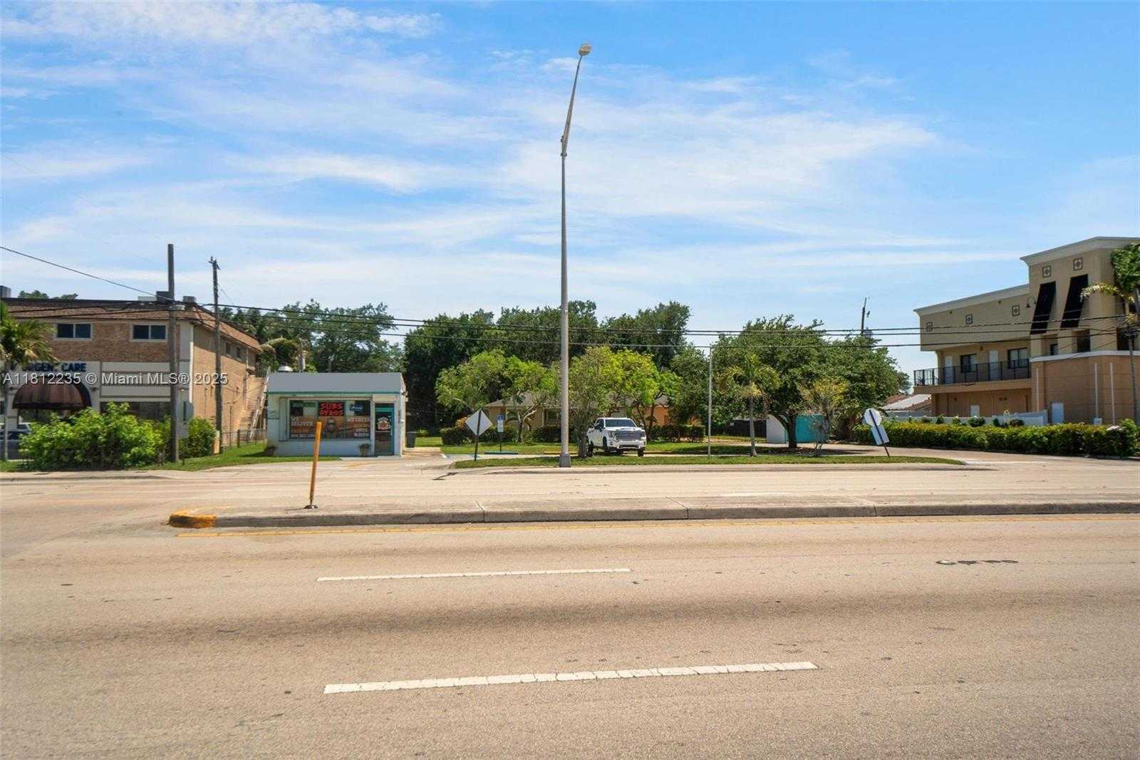 Small Image of 2970 GRIFFIN RD, Dania Beach Number 7