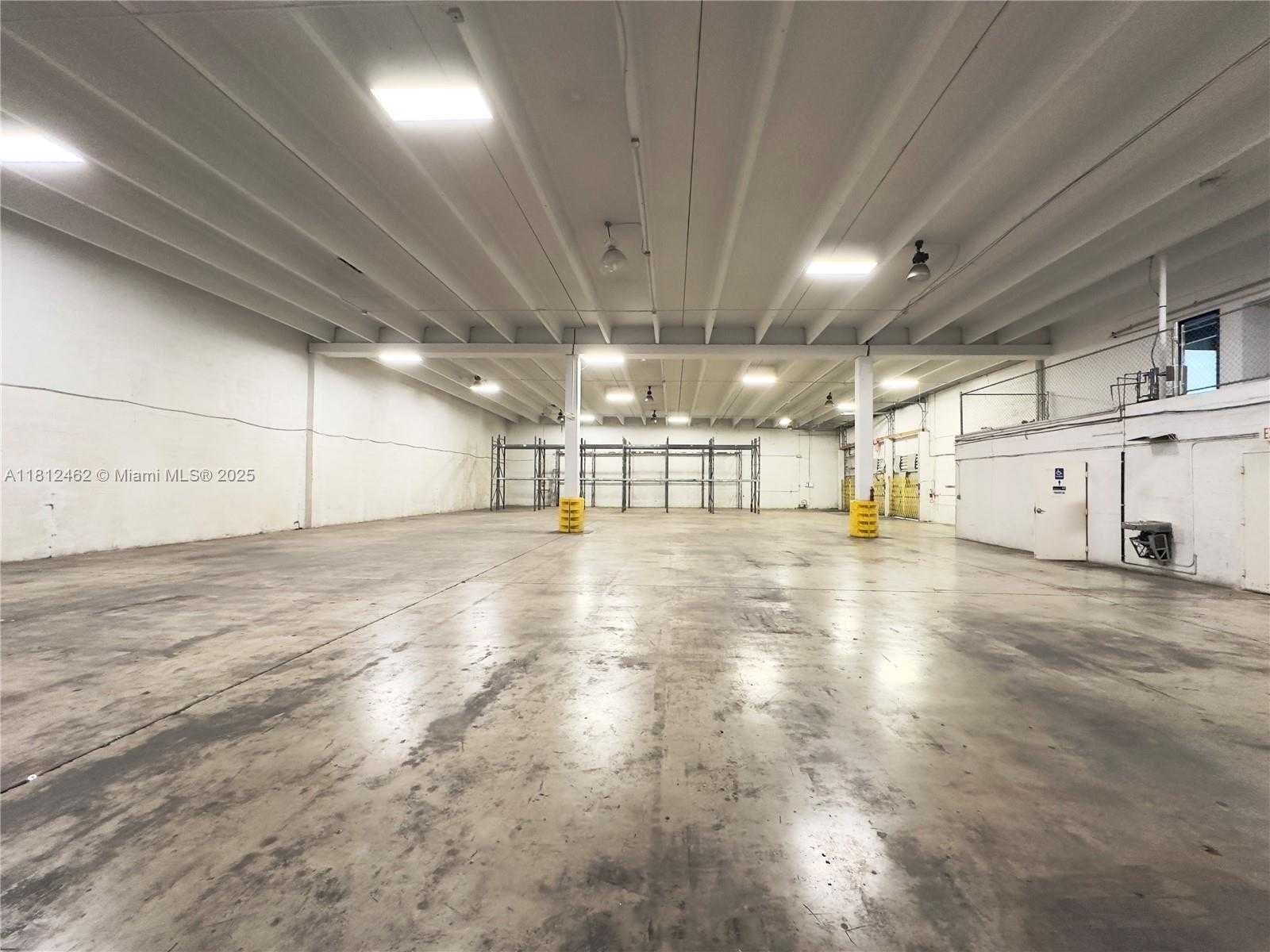 Small Image of 10815 NORTH WEST 33RD ST, Doral Number 35