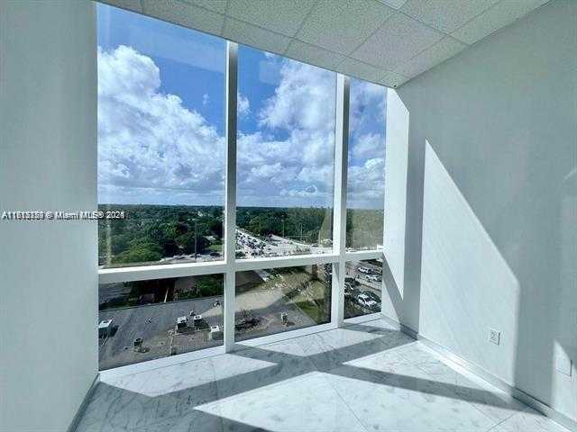Small Image of 20200 WEST DIXIE HWY 709 HWY, Miami Number 11