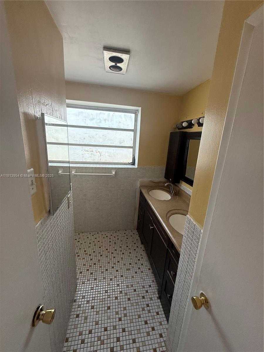 Small Image of 7193 PEMBROKE RD, Pembroke Pines Number 15
