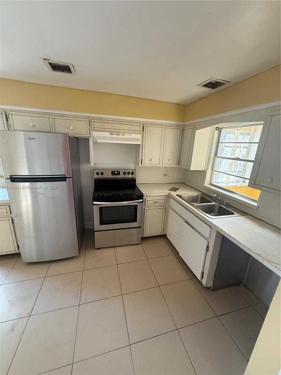 Small Image of 7193 PEMBROKE RD, Pembroke Pines Number 17