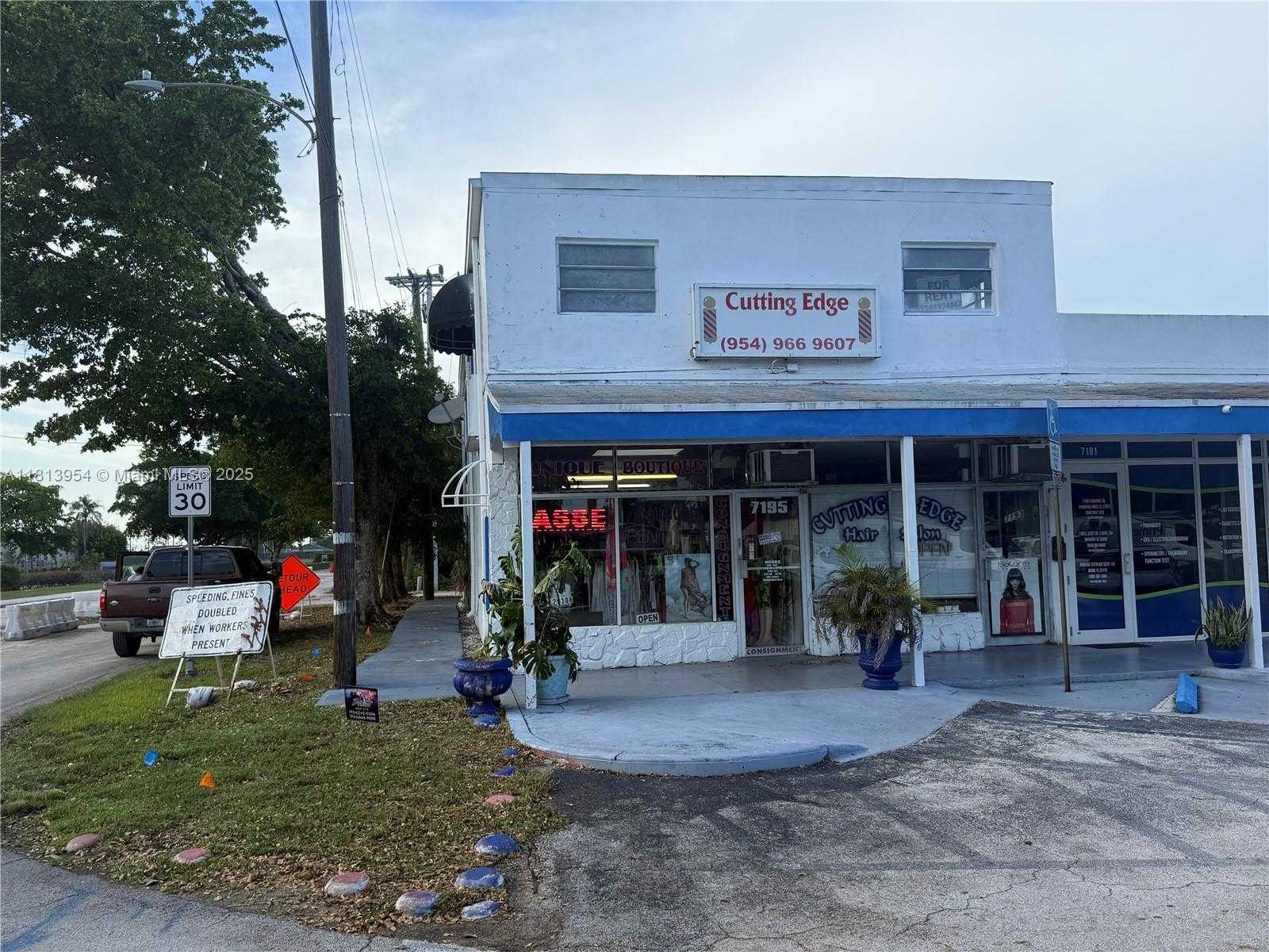 Small Image of 7193 PEMBROKE RD, Pembroke Pines Number 2