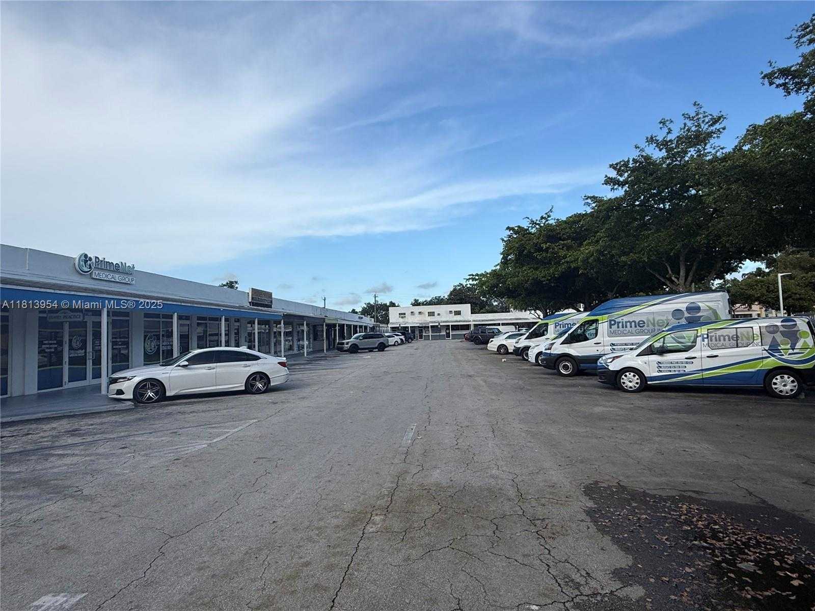 Small Image of 7193 PEMBROKE RD, Pembroke Pines Number 3
