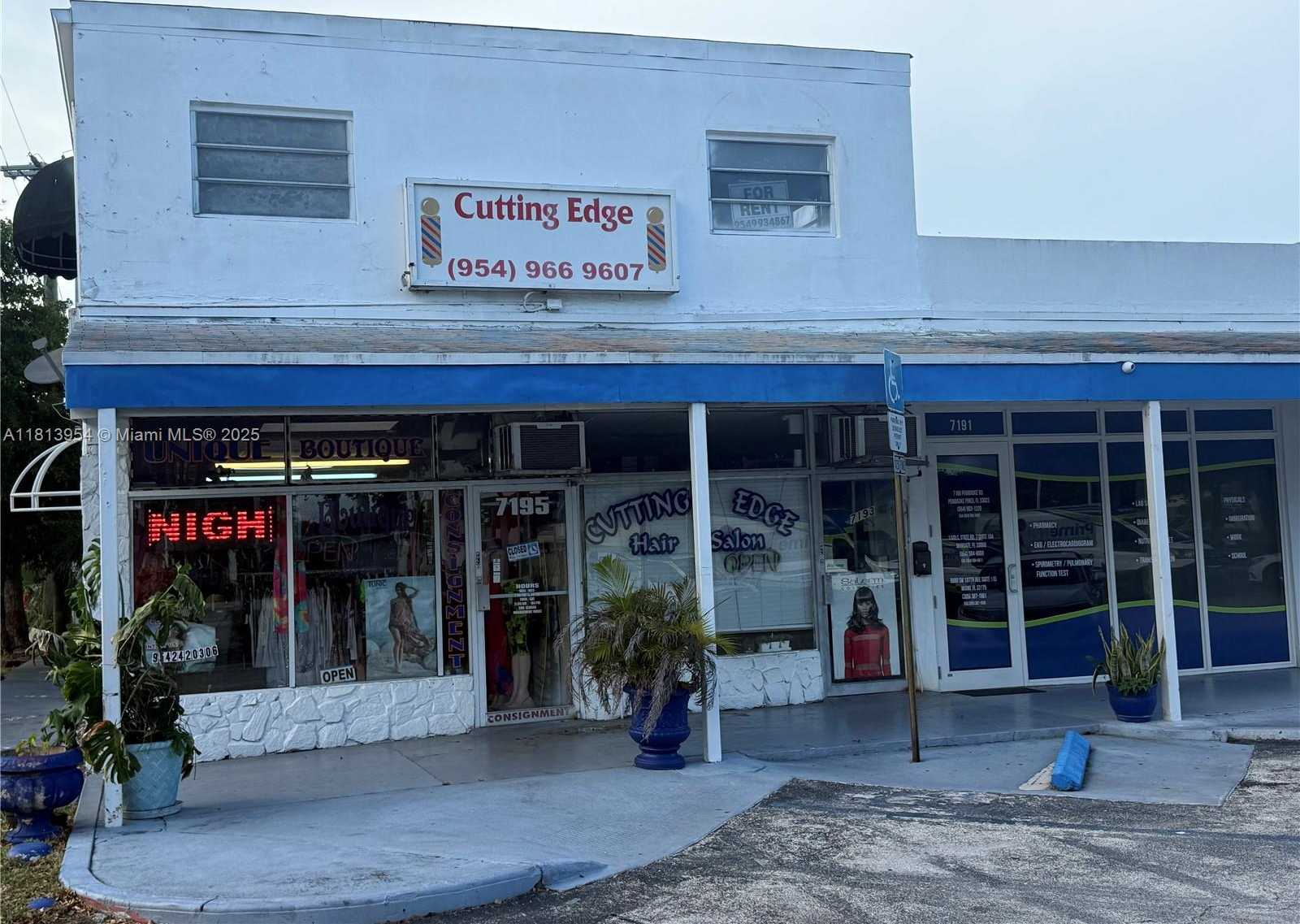 Small Image of 7193 PEMBROKE RD, Pembroke Pines Number 4