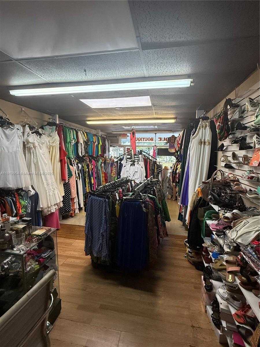 Small Image of 7193 PEMBROKE RD, Pembroke Pines Number 5