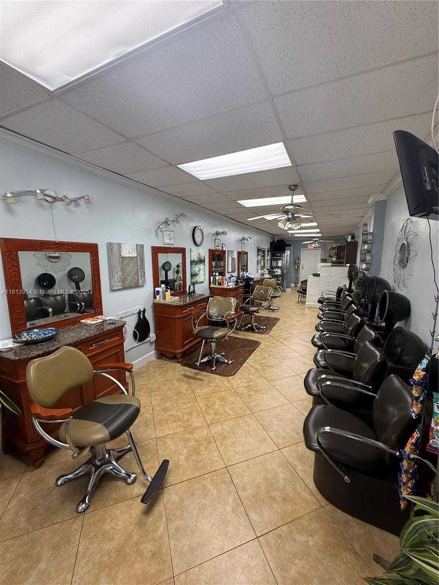 Small Image of 7193 PEMBROKE RD, Pembroke Pines Number 6