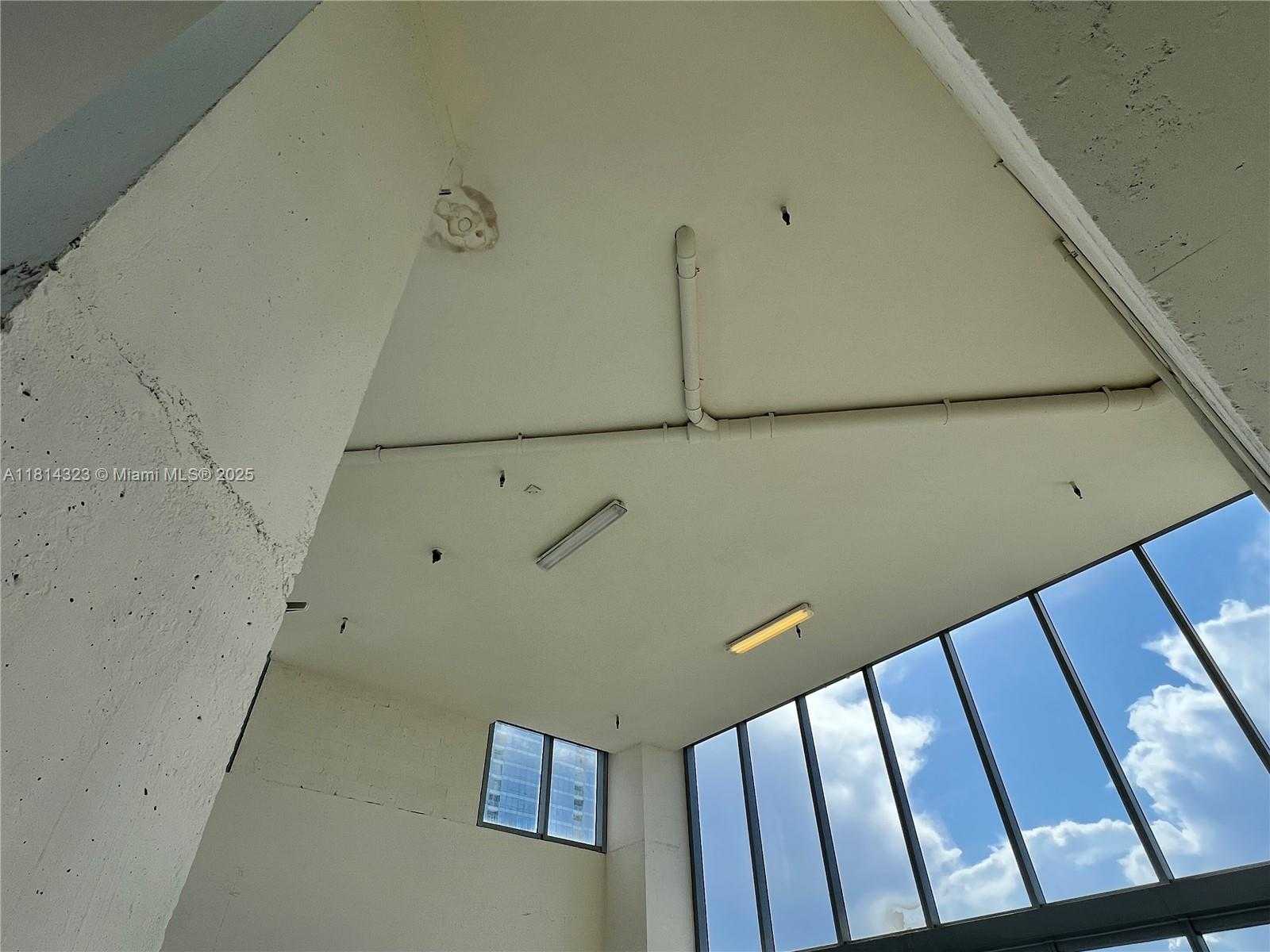 Small Image of 1300 BRICKELL BAY DR #Top Floor, Miami Number 4