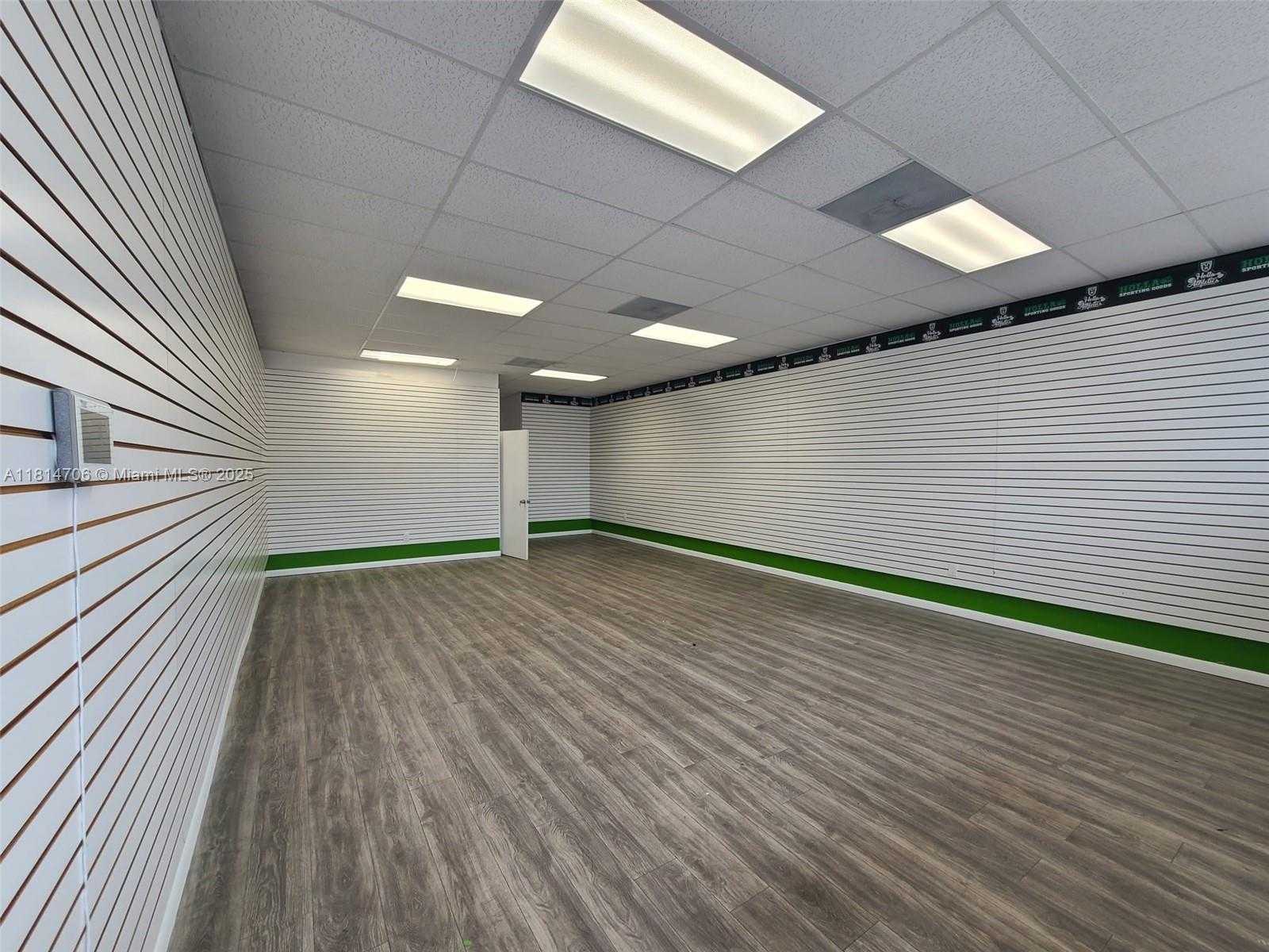 Small Image of 7150 PEMBROKE RD, Miramar Number 2