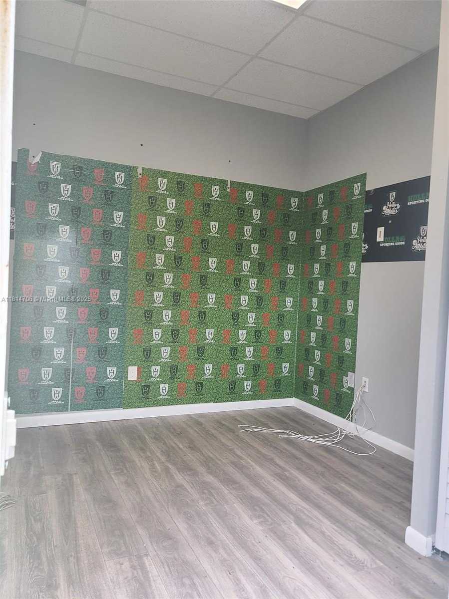 Small Image of 7150 PEMBROKE RD, Miramar Number 5