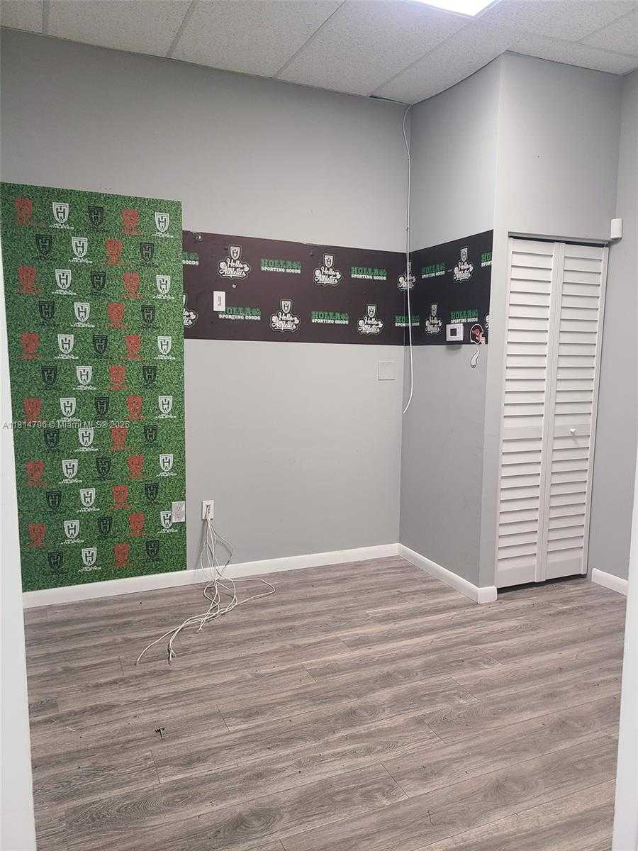 Small Image of 7150 PEMBROKE RD, Miramar Number 6