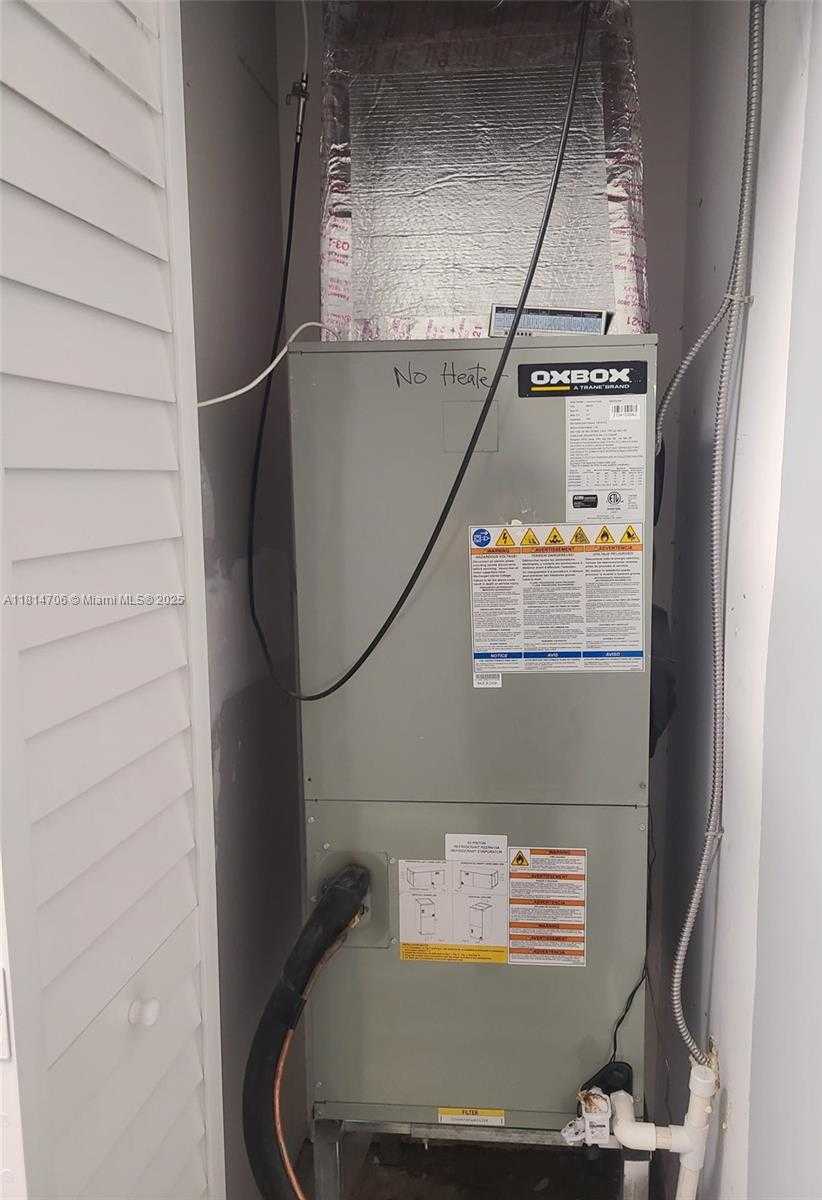 Small Image of 7150 PEMBROKE RD, Miramar Number 7