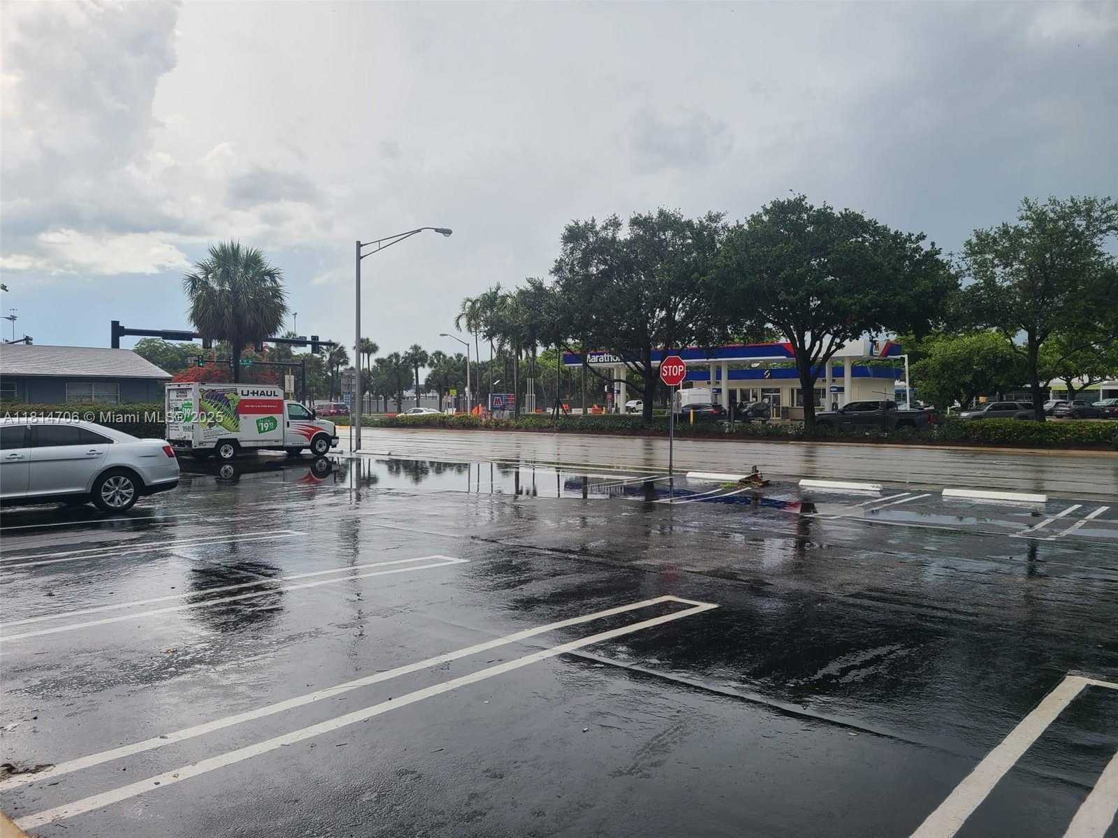 Small Image of 7150 PEMBROKE RD, Miramar Number 8