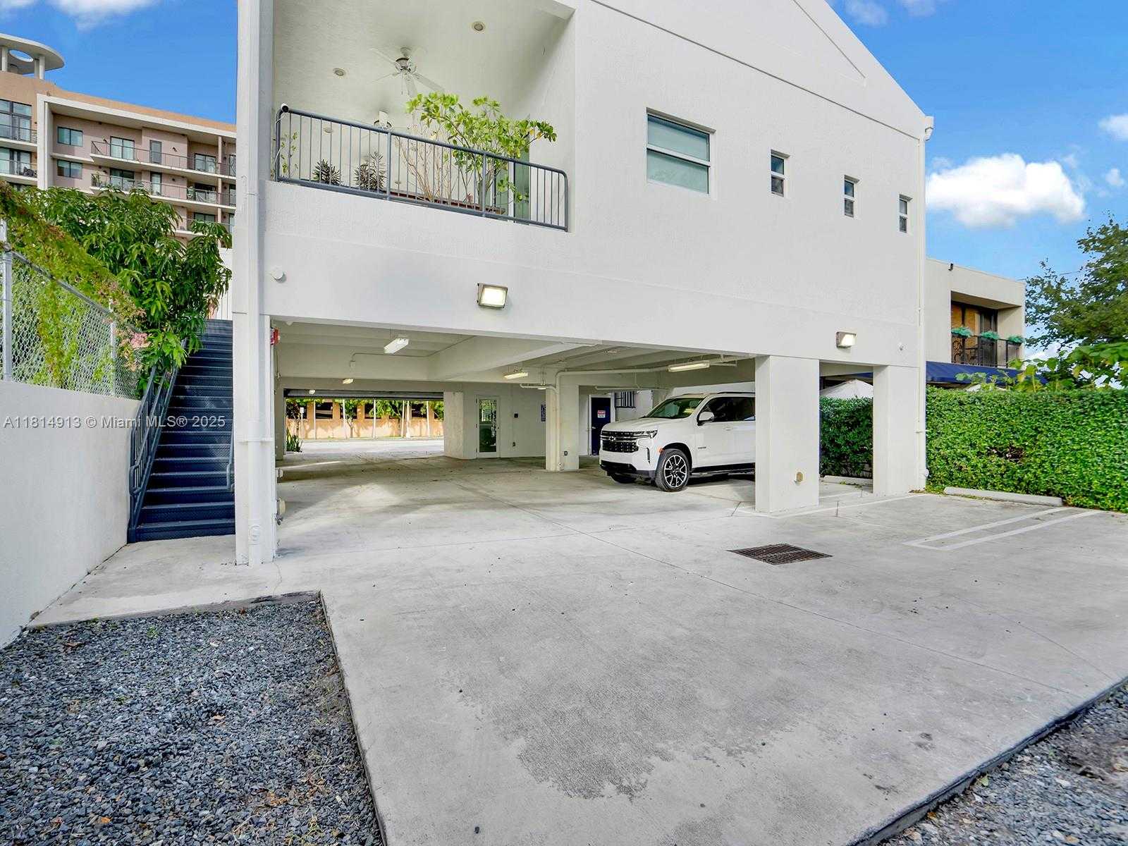 Small Image of 1675 SOUTH WEST 27TH AVE, Miami Number 30