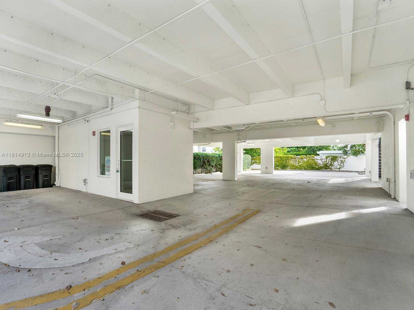 Small Image of 1675 SOUTH WEST 27TH AVE, Miami Number 31