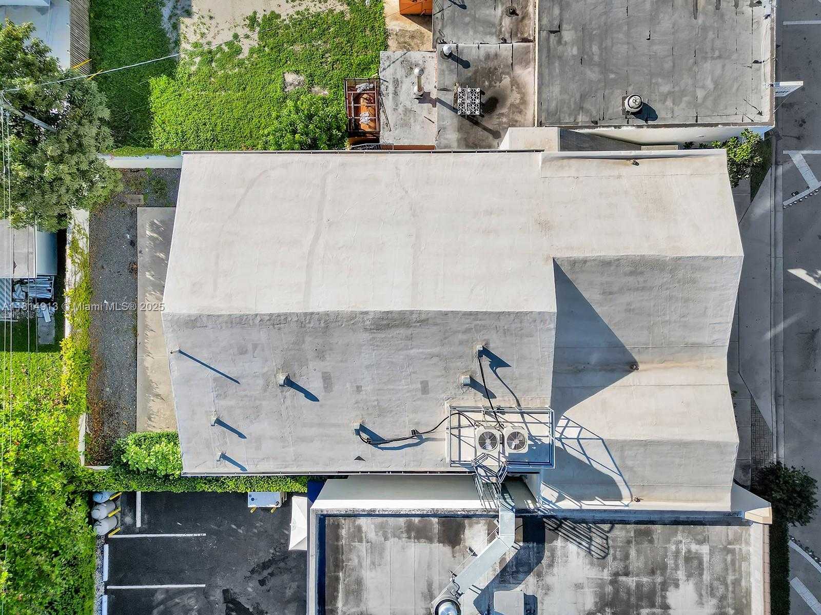 Small Image of 1675 SOUTH WEST 27TH AVE, Miami Number 4
