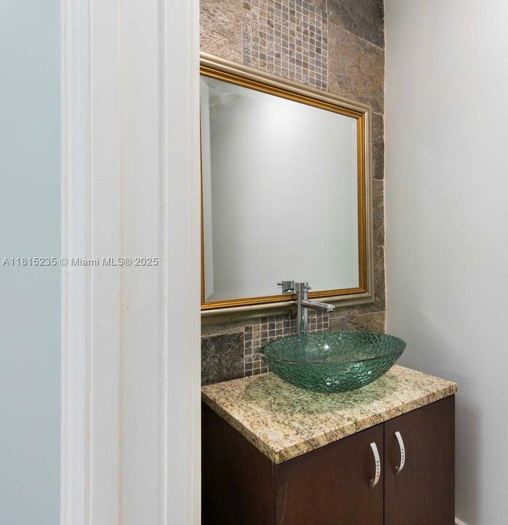Small Image of 6141 SUNSET DR #102, South Miami Number 20