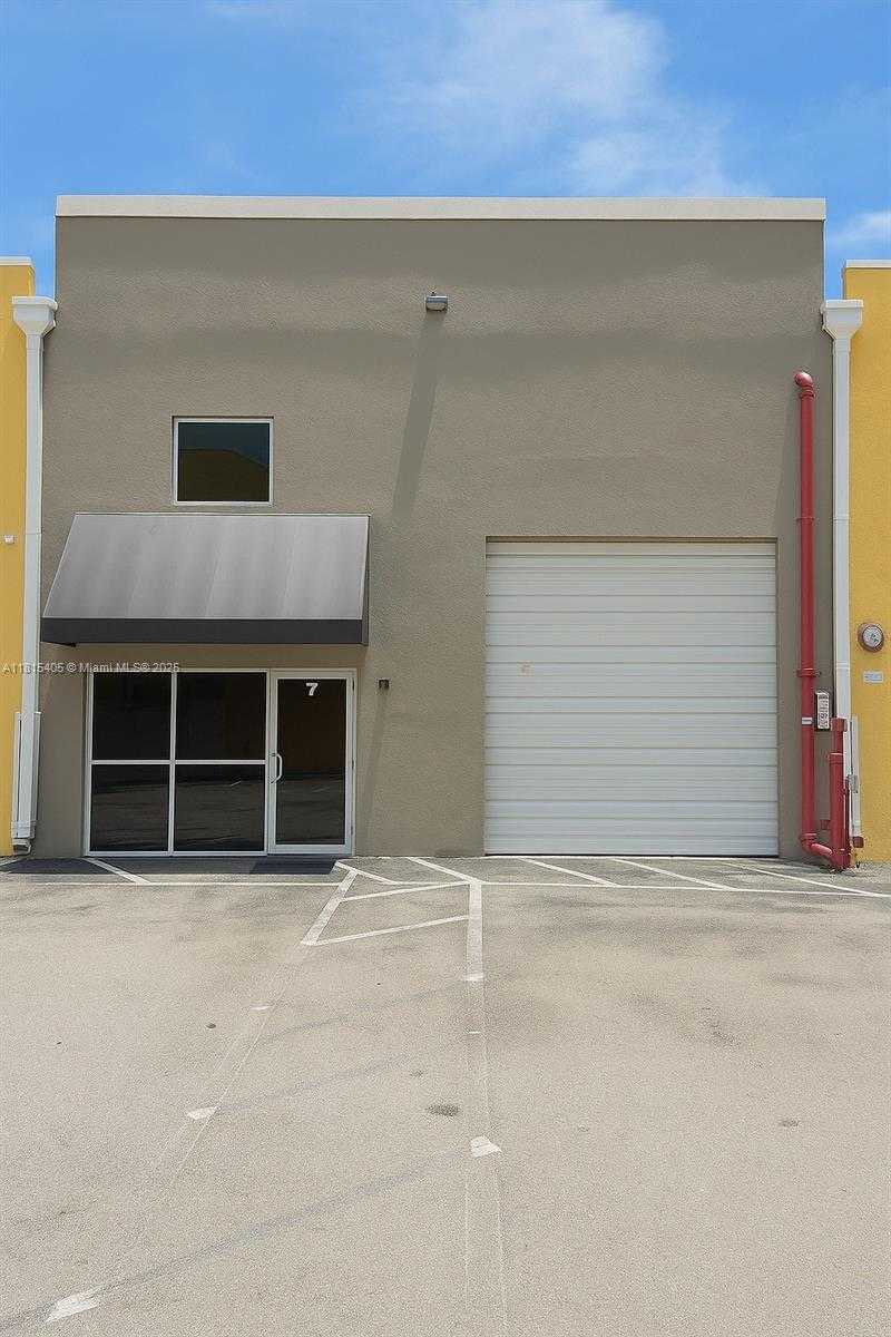 Small Image of 14031 SOUTH WEST 143RD CT #7, Miami Number 4