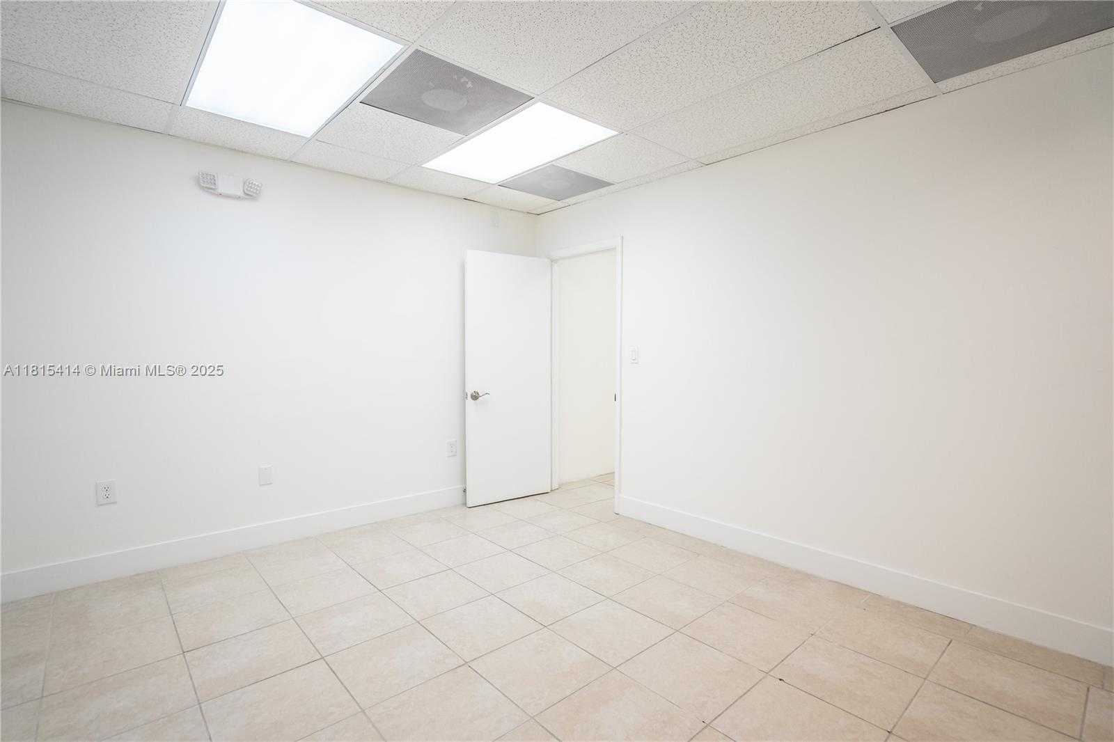 Small Image of 3119 CORAL WAY #3121A, Miami Number 25