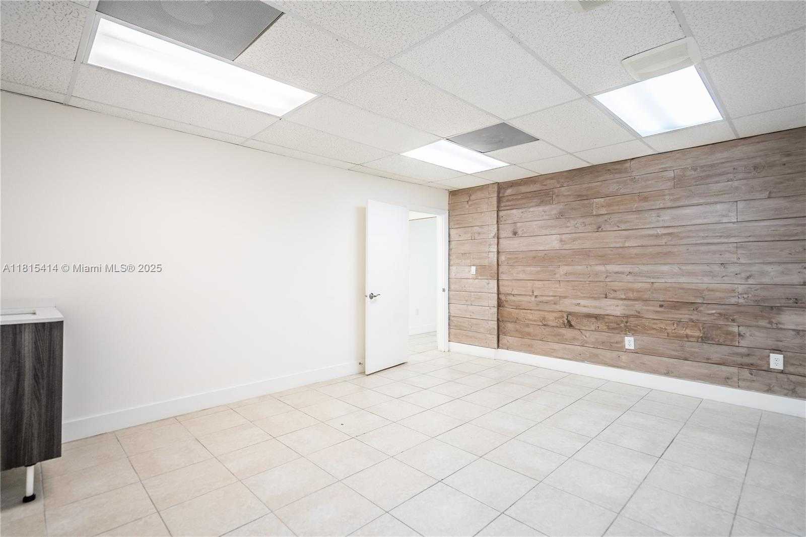 Small Image of 3119 CORAL WAY #3121A, Miami Number 33