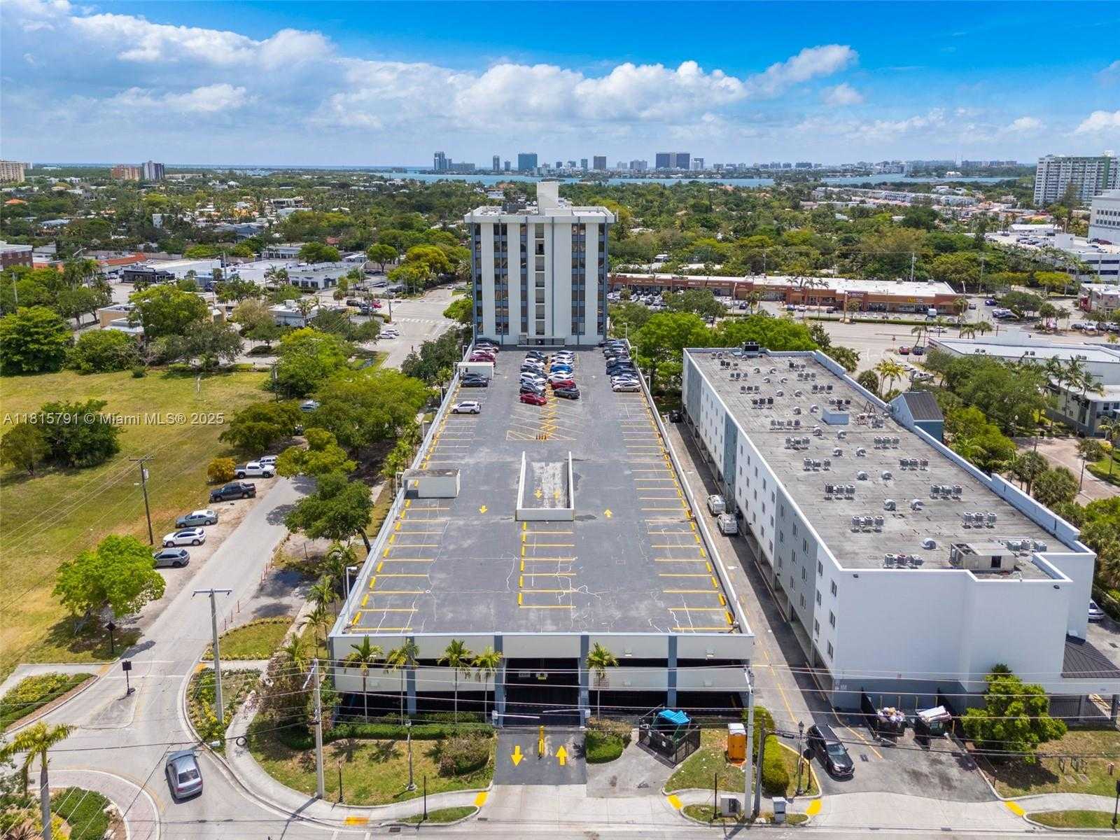 Small Image of 12550 BISCAYNE BLVD #400, North Miami Number 18
