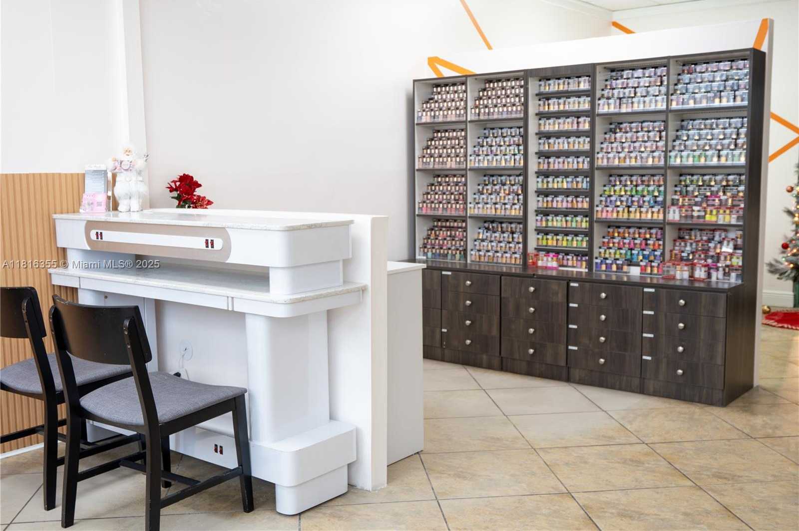 Small Image of Miami Number 3
