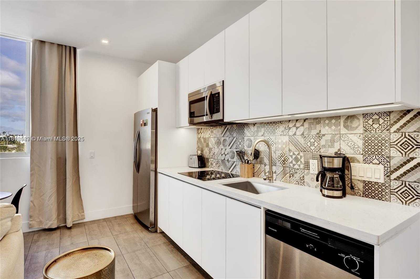 Small Image of 538 MERIDIAN AVE, Miami Beach Number 17
