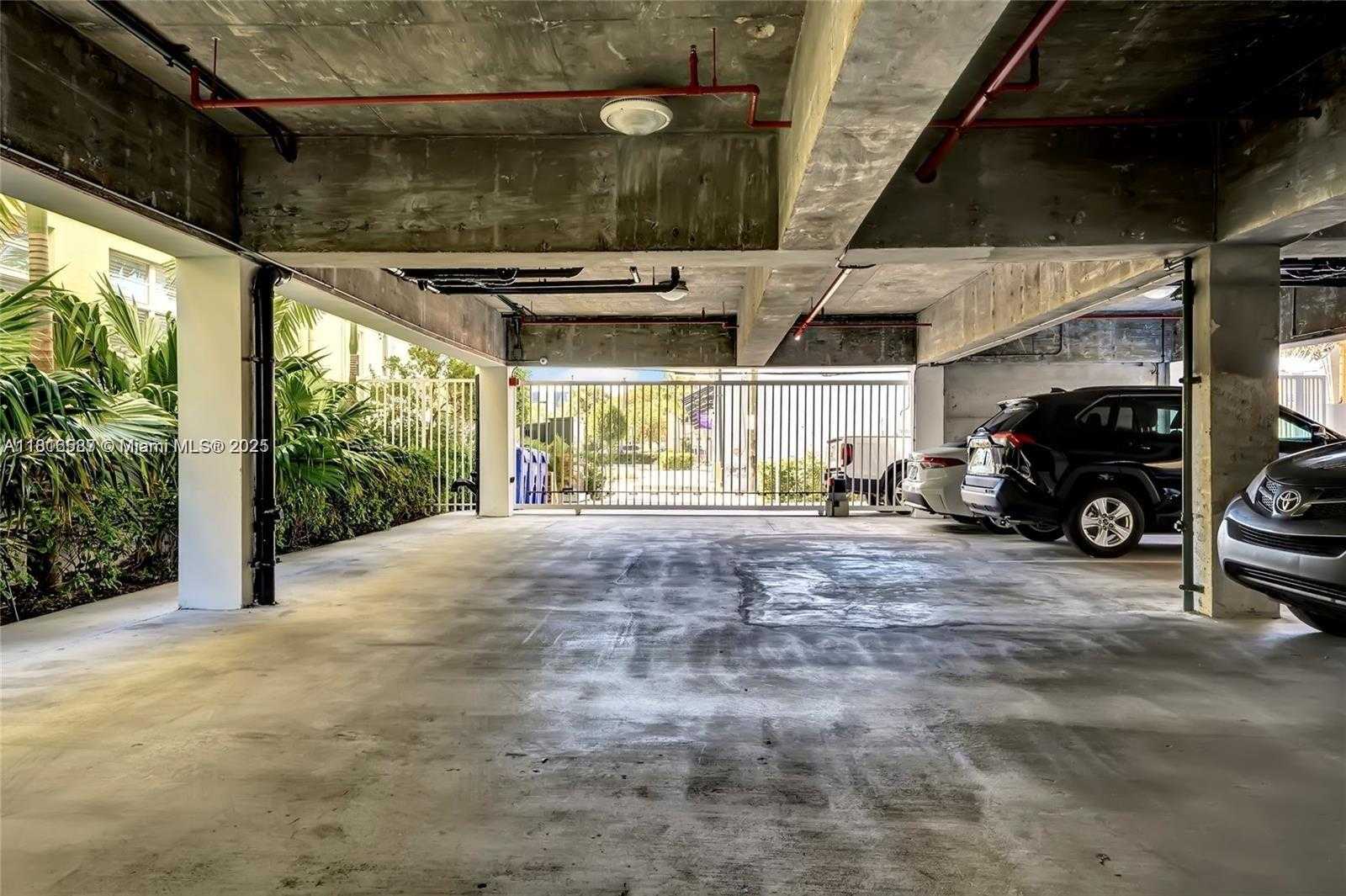 Small Image of 538 MERIDIAN AVE, Miami Beach Number 27