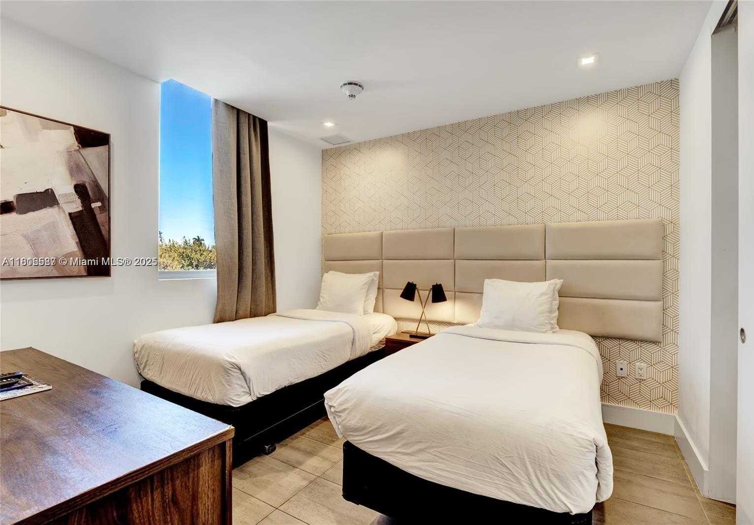 Small Image of 538 MERIDIAN AVE, Miami Beach Number 6