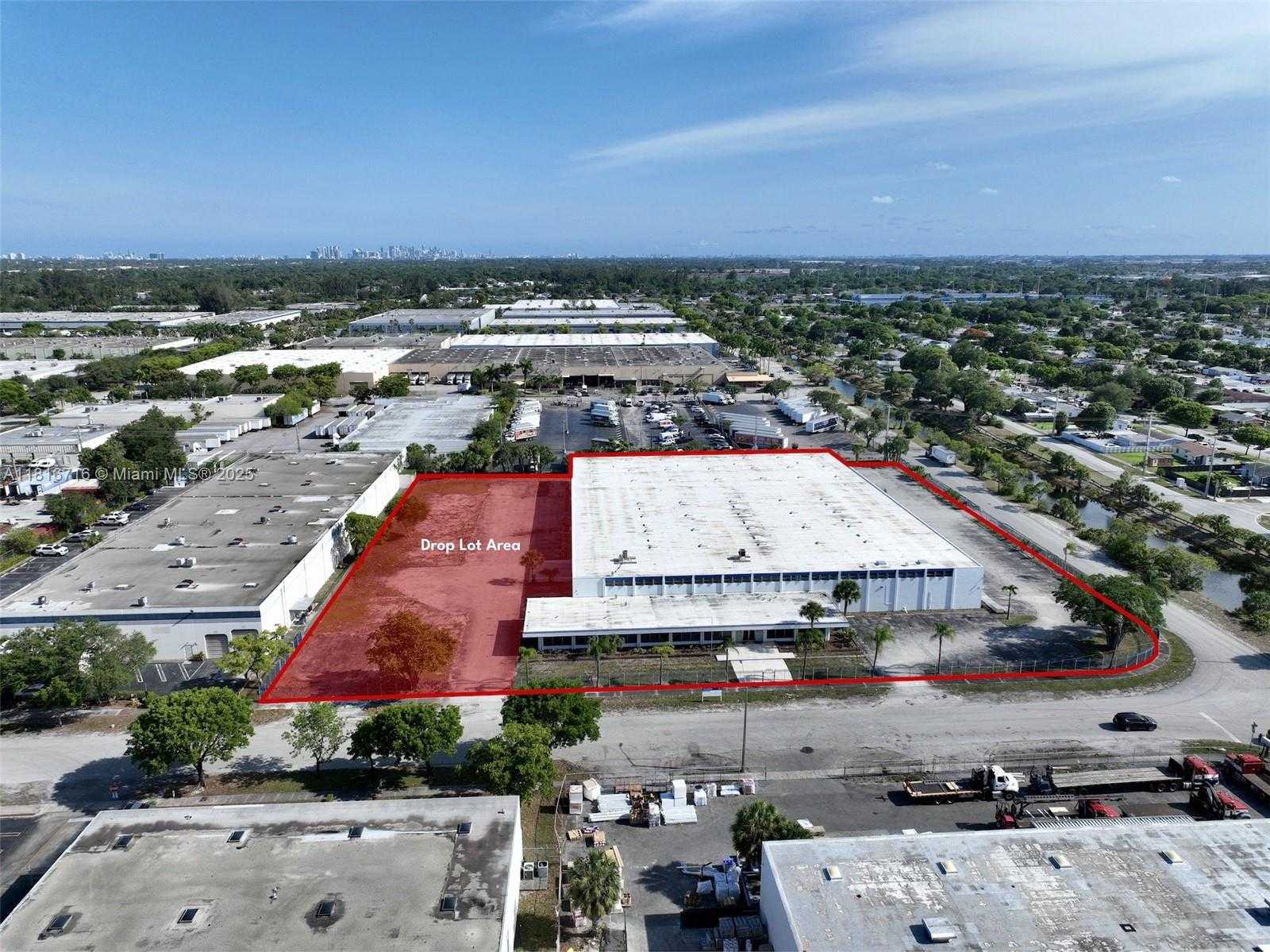 Small Image of 1600 NORTH WEST 165TH ST, Miami Gardens Number 2