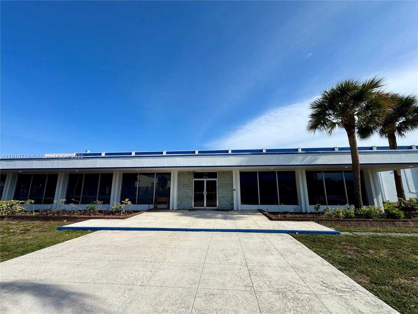 Small Image of 1600 NORTH WEST 165TH ST, Miami Gardens Number 3