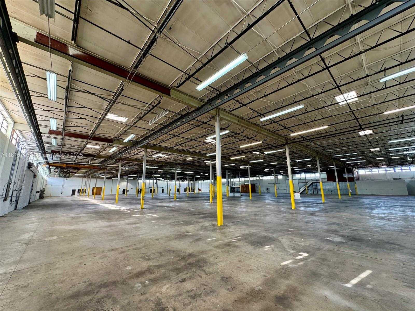 Small Image of 1600 NORTH WEST 165TH ST, Miami Gardens Number 5