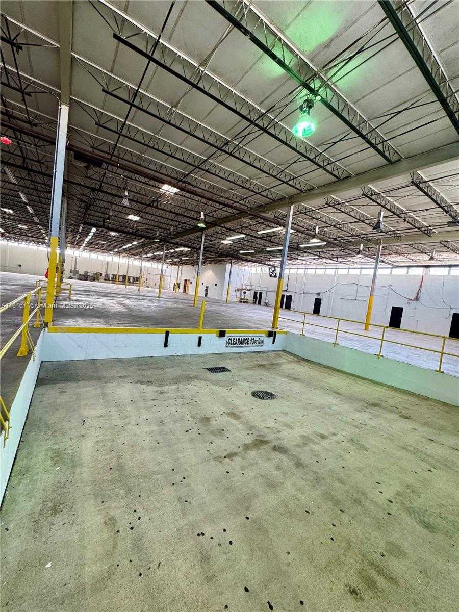 Small Image of 1600 NORTH WEST 165TH ST, Miami Gardens Number 6