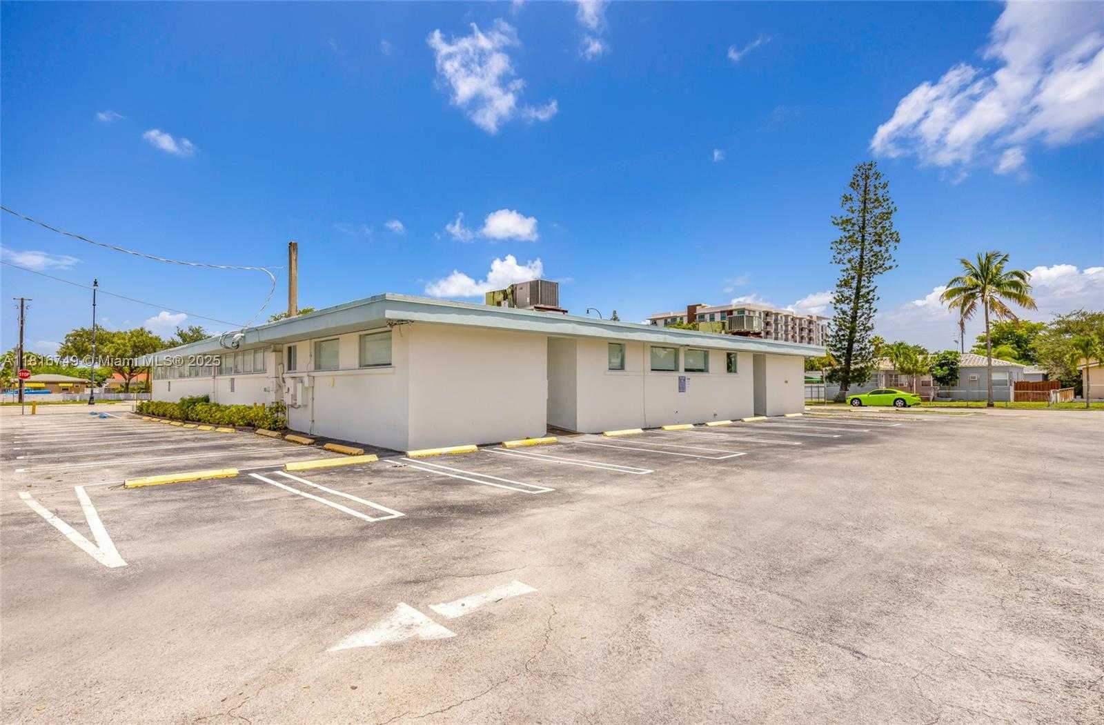 Small Image of 750 SOUTH FEDERAL HWY, Hollywood Number 3
