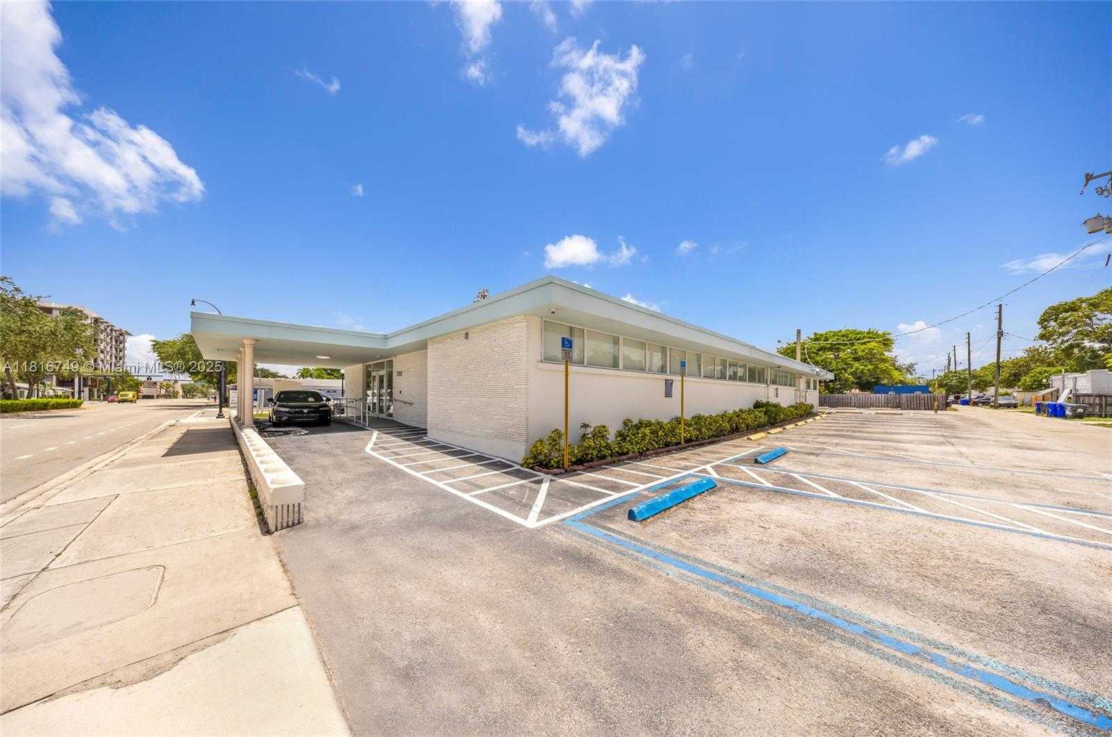 Small Image of 750 SOUTH FEDERAL HWY, Hollywood Number 4